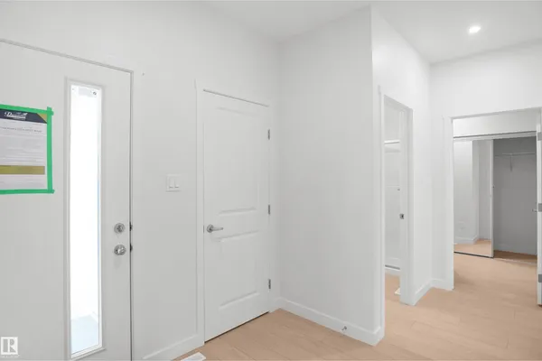 956 17 AV NW photo 2