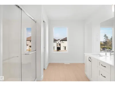956 17 AV NW photo 28
