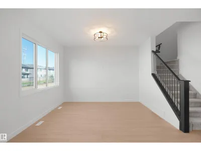 956 17 AV NW photo 5