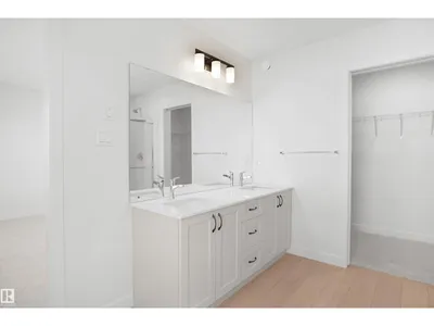 956 17 AV NW photo 26