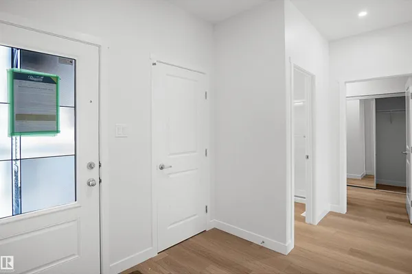 1631 11 AV NW photo 2