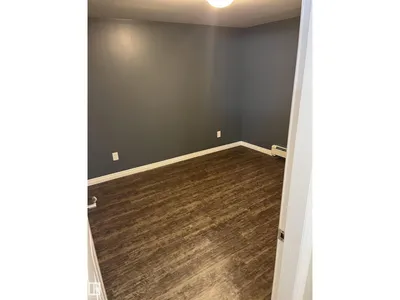 21 BURLINGTON AV photo 18