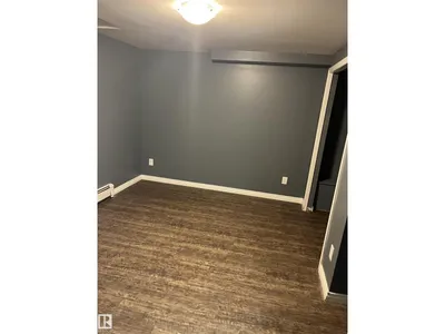 21 BURLINGTON AV photo 20