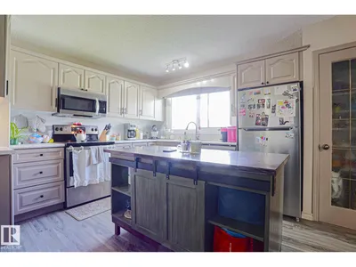 21 BURLINGTON AV photo 5