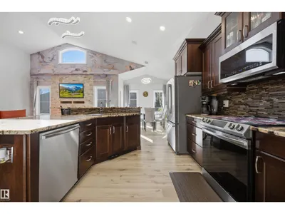 10819 175 AV NW photo 16
