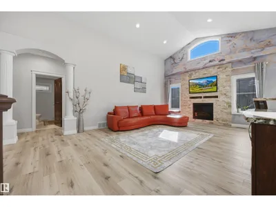 10819 175 AV NW photo 24