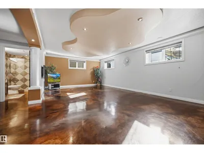 10819 175 AV NW photo 43
