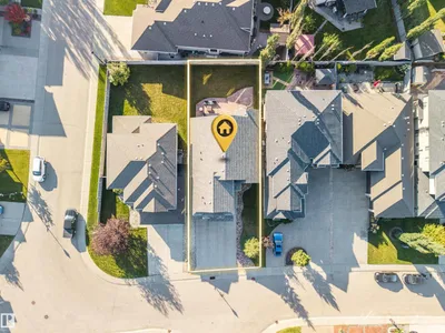 10819 175 AV NW photo 5