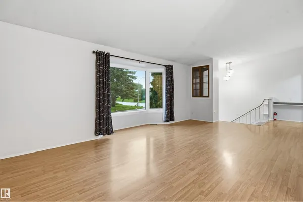 6903 151 AV NW photo 3