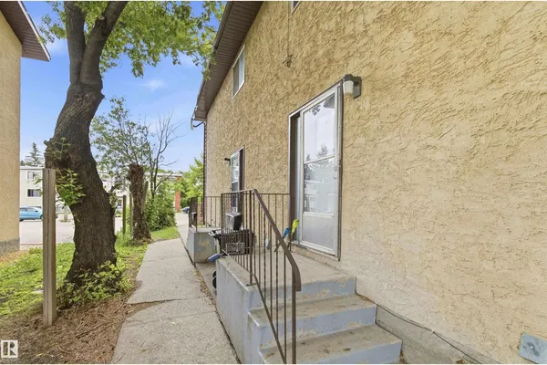 7115-7121 80 AV NW photo 3