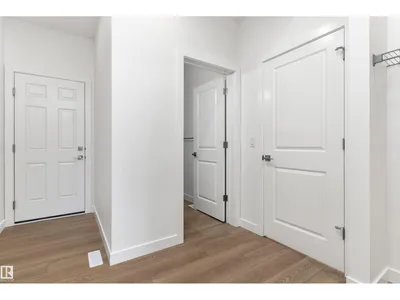 18927 28 AV NW photo 8
