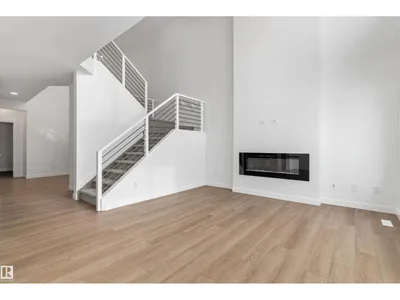 18927 28 AV NW photo 22