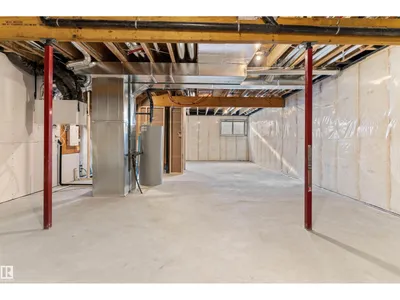 18927 28 AV NW photo 48