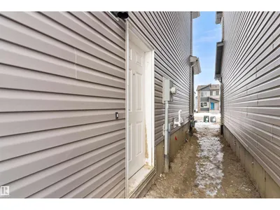 18927 28 AV NW photo 49