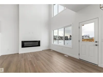 18927 28 AV NW photo 25