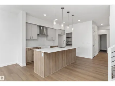 18927 28 AV NW photo 14