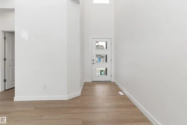 18927 28 AV NW photo 2