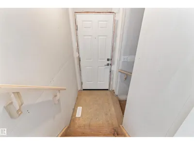 18927 28 AV NW photo 46
