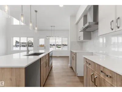 18927 28 AV NW photo 11