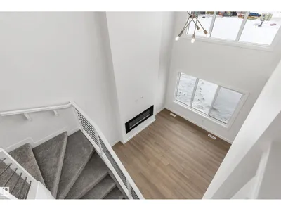 18927 28 AV NW photo 27