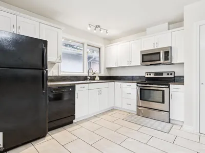 8709 164A ST NW photo 12