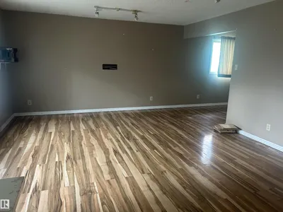 10450 69 AV NW photo 8