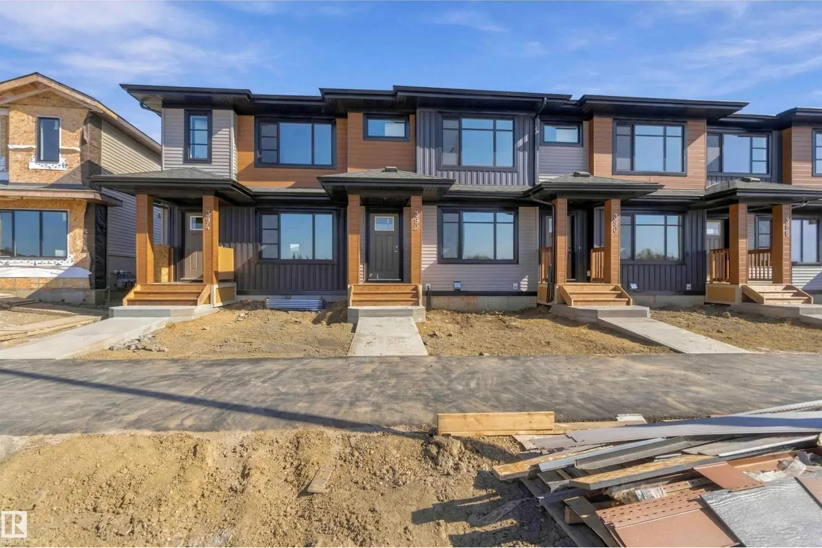 390 EASTWOOD DR exterior