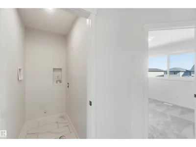390 EASTWOOD DR photo 23