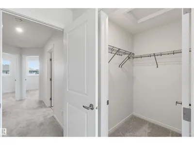 390 EASTWOOD DR photo 31