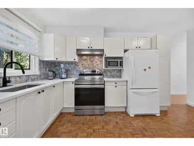 9212 150 AV NW photo 11