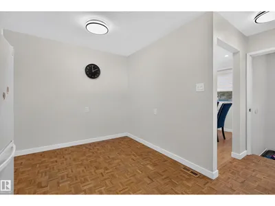 9212 150 AV NW photo 13
