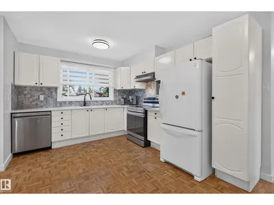 9212 150 AV NW photo 14