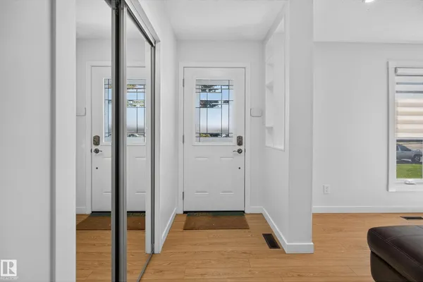9212 150 AV NW photo 2