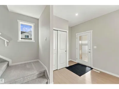 1256 MCLEOD AV photo 4