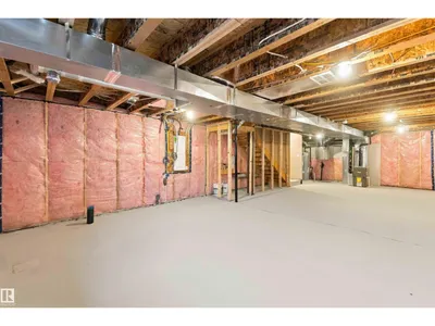 1256 MCLEOD AV photo 43