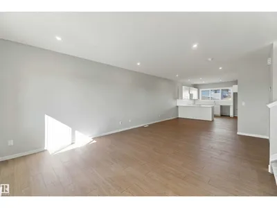 1256 MCLEOD AV photo 5
