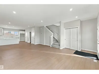 1256 MCLEOD AV photo 7