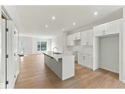 1242 MCLEOD AV photo 13