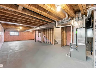 1242 MCLEOD AV photo 39