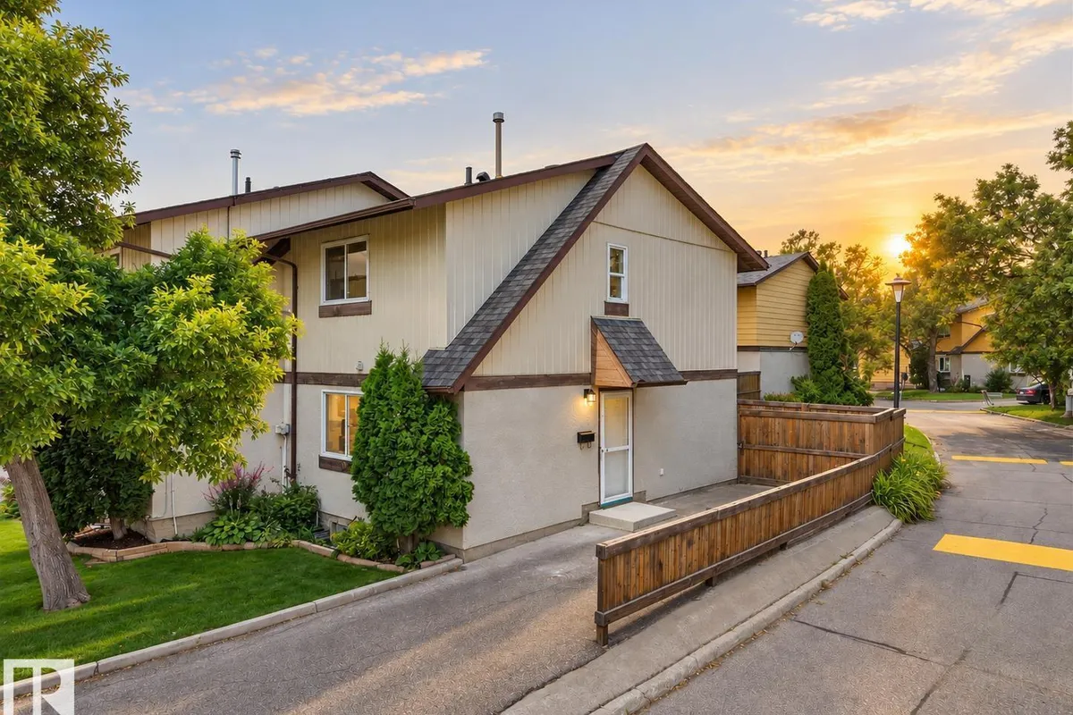 126 Woodstock NW exterior