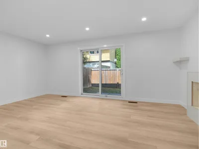 126 Woodstock NW photo 4