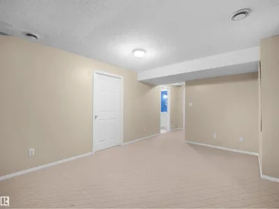 3122 30 AV NW photo 44