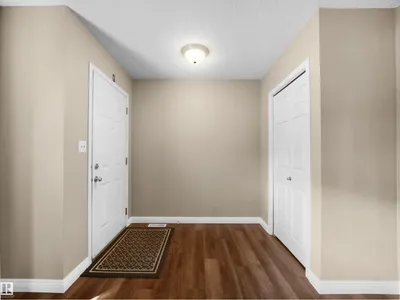 3122 30 AV NW photo 17