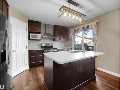 3122 30 AV NW photo 27