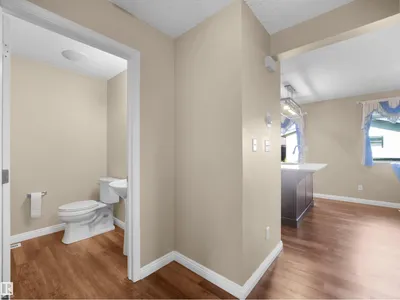 3122 30 AV NW photo 24