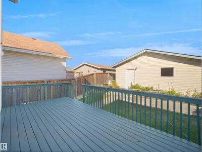 3122 30 AV NW photo 14