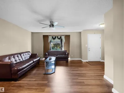 3122 30 AV NW photo 20