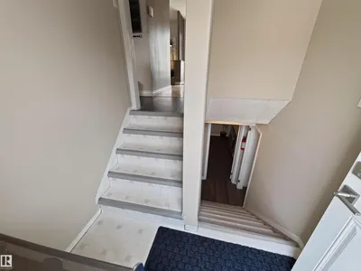 16046 95 AV NW photo 21
