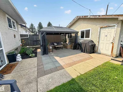 16046 95 AV NW photo 36