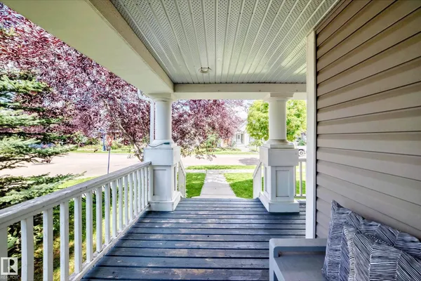 7839 14 AV SW photo 3